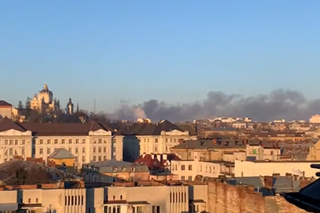 У Львові після повітряної тривоги чути вибухи. Зруйновано авіаремонтний завод (оновлено) 